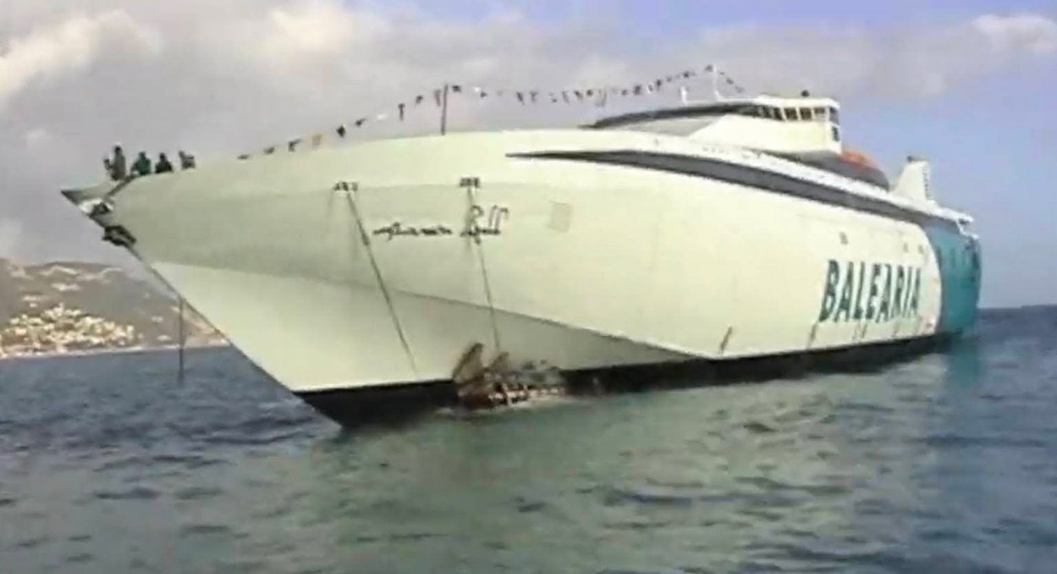 El «Ramon Llull» de Baleària en la grada de Gibraltar – FERRYBALEAR