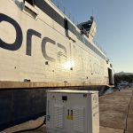 Menorca Lines primera naviera de alta velocidad que se conecta a la toma eléctrica del puerto de Alcúdia