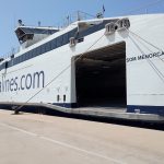 EL «SOM MENORCA» ya luce en la proa del buque de Menorca Lines que une Alcúdia y Ciutadella